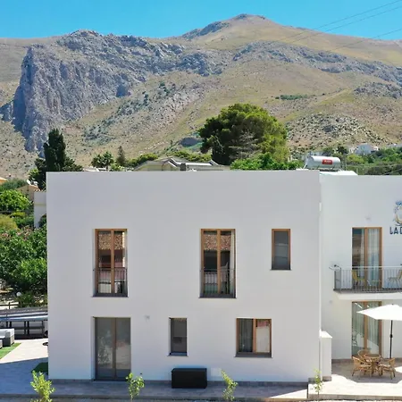 Bed & Breakfast La Dama 4*