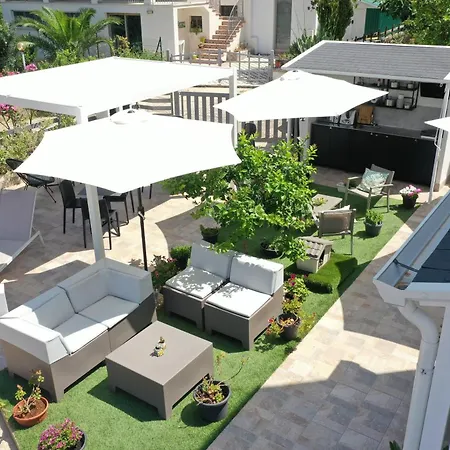 La Dama Bed & Breakfast 4*