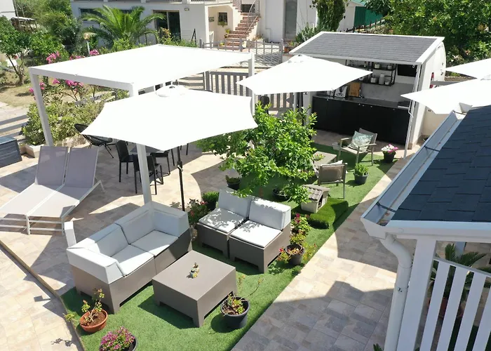 La Dama Bed & Breakfast 4*